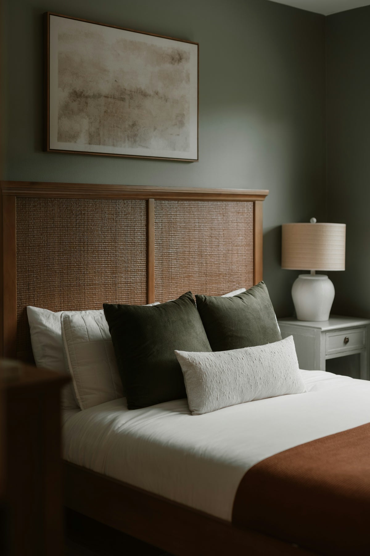 Unpacking the Features of Ambassador Beds for Elegant Rooms - Rsb furniture